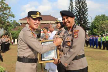 Polisi yang gagalkan penyelundupan sabu ke rutan dapat penghargaan