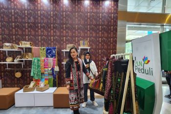 PLN UID Sulselbar memamerkan produk UMKM binaan di Inacraft 2023