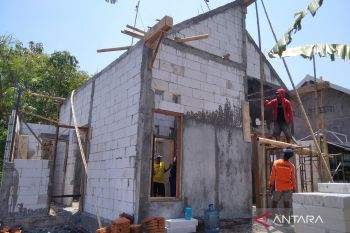 Warga Demak urunan bangun rumah layak huni untuk warga miskin