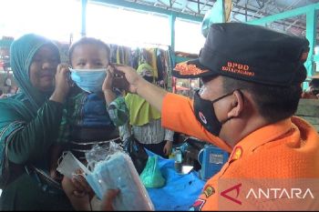 Pemkot Padang bagikan 3.500 masker antisipasi dampak kabut asap