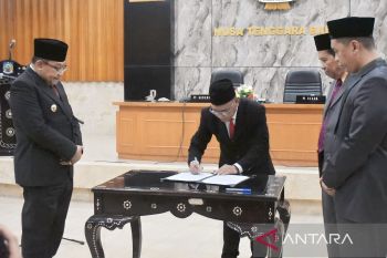Penjabat Gubernur NTB Lalu Gita Ariadi melantik Fathurrahman sebagai Pj Sekda