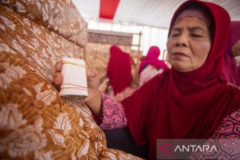 Tehnik batik complongan Indramayu