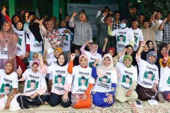 Rutin Safari Pesantren, relawan Ganjar salurkan bantuan tandon air ke Ponpes Azzuhri