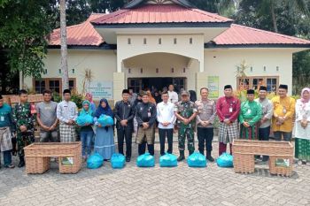 Pemkot Tanjungpinang salurkan bantuan payung parasol kepada warga