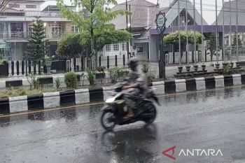 Hujan diprakirakan guyur sebagian kota besar di Indonesia
