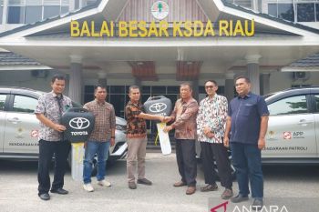APP Sinar Mas serahkan 2 kendaraan patroli ke BBKSDA Riau