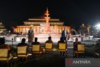 Desainer nasional membawa batik naik kelas