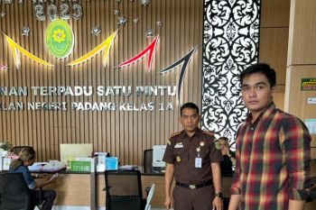JPU Kejari Pasaman Barat limpahkan perkara tipikor dan TPPU RSUD ke pengadilan