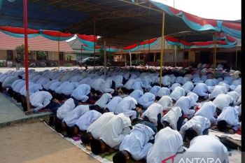 Siswa SMP di Palembang gelar Shalat Istisqa