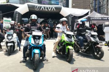 Alva  penetrasi pasar motor listrik di Semarang