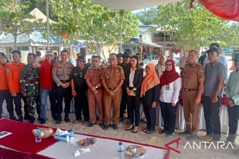 Tradisi ruwat laut dengan buang kepala kambing di Pantai Minang Rua Lamsel