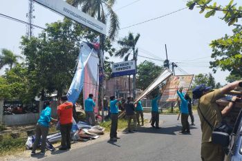 Satpol PP Purworejo tertibkan alat peraga tak berizin