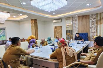 Masyarakat nikmati air bersih setelah  puluhan tahun menanti