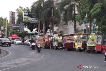 Pemkab  Kudus kaji penerapan Perbub PKL mengatur zona larangan jualan