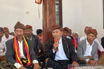 Warga Poco Leok NTT sambut hangat PLN dalam upacara adat Penti