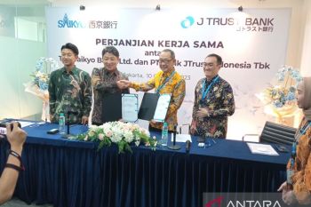 J Trust Bank- aikyo Bank mendorong pelaku go global