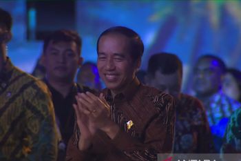Lagu Sayang hingga Rungkad sukses bikin pemimpin AIS Forum ikut bergoyang