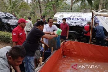 PWI  Banyumas salurkan bantuan air bersih bagi warga Panusupan