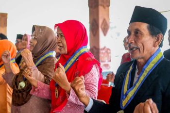 40 orang sekolah lansia hebat wisuda di Magelang