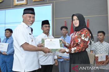 Pemprov Sumbar beri penghargaan 50 siswa berprestasi nasional