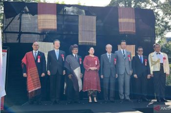 Ulos Batak hiasi resepsi diplomatik KBRI Tokyo