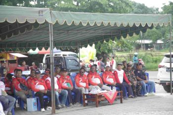 Bupati Nabire dan Himpunan Keluarga Jasuma gelar aksi bersihkan sampah