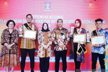 Penyuluh hukum Kanwil Kemenkumham Sumsel raih penghargaan LDCC Awards 2023