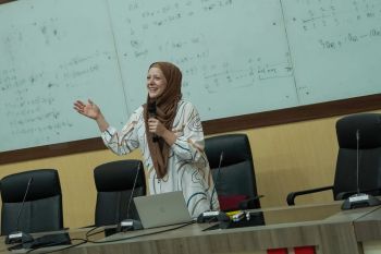 FMIPA Hasanuddin University Holds Guest Lecture Presenting a Speaker from University of Wollongong Australia