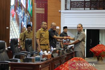 Pemprov sampaikan jawaban Ranperda SOTK dan pengelolaan sampah