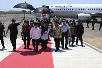 Pj Gubernur Sulsel mendampingi wapres selama transit di Makassar