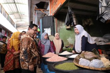 Pj Bupati Bantaeng pastikan harga kebutuhan pokok masih terkendali