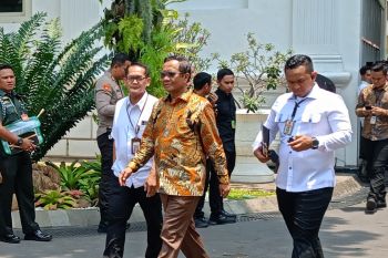 Mahfud bilang tidak usah meramal putusan MK soal batas usia capres/cawapres