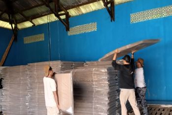 KPU Kabiupten Parigi Moutong terima logistik bilik suara Pemilu 2024