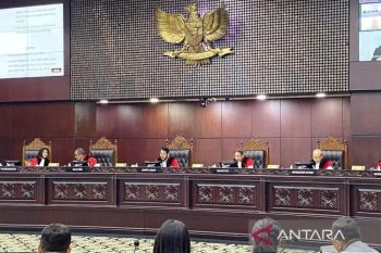 MK tolak permohonan uji materi batas usia capres-cawapres