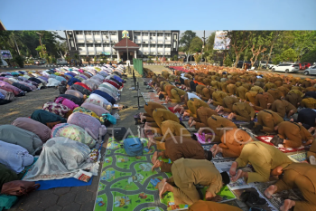 Shalat meminta hujan di Banten
