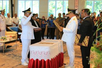 Penjabat Gubernur lantik Welliam Manderi sebagai Penjabat Bupati Yapen