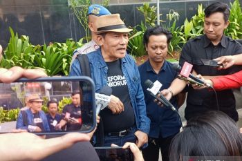 Saut Situmorang ditanya soal pasal larangan pimpinan KPK bertemu tersangka