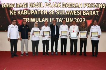Sulbar menyalurkan DBH pajak daerah Rp31,2 miliar ke enam kabupaten