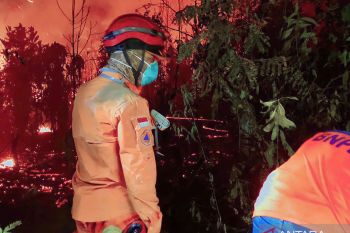 Satu mobil suplay air kewalahan saat padamkan karhutla di  Baturaja Barat