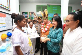 PKK Papua serahkan 300 paket PHBS untuk posyandu Kepulauan Yapen