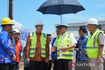 Menkop UKM mendorong peningkatan kualitas garam di Pangkep