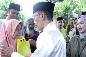 Warga lanjut usia kurang mampu di Tanjungpinang Barat dapatkan bantuan makanan