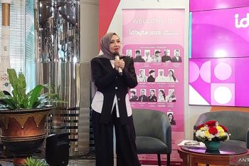 Seniman-desainer muda kolaborasi di IDBYTE Art+Fashion 2023
