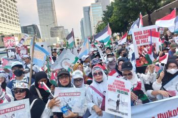Ratusan orang berunjuk rasa bela Palestina di Kantor Perwakilan PBB