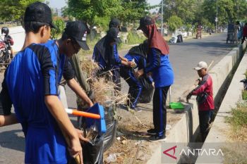 Pemkot Pekalongan libatkan pelajar SMA gencarkan aksi pungut  sampah