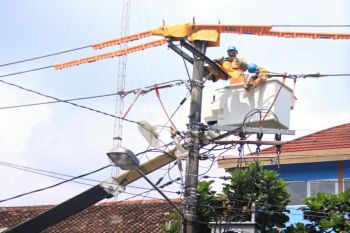 Aliran listrik PLN kembali benderangkan jalan Karanganyar