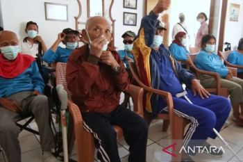Relawan kenalkan sosok Ganjar Pranowo lewat bakti sosial di panti jompo