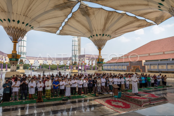 Shalat Istisqo di Masjid Agung Jawa Tengah