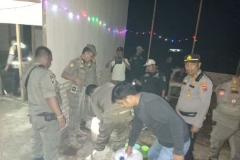 Tim gabungan Polres Pasaman Barat razia warung jual minuman keras