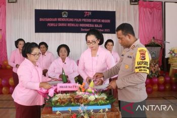 Polres Jayapura beri bantuan pendidikan anak polisi berprestasi